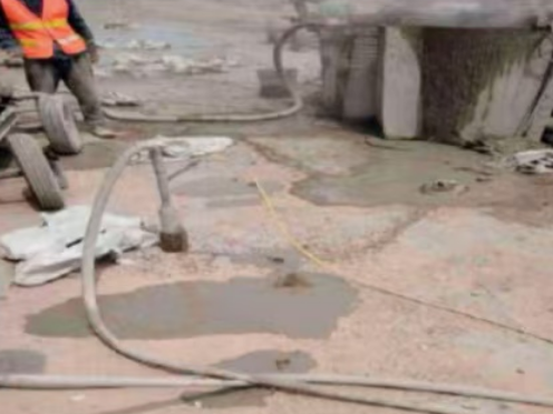 额济纳水泥混凝土路面板底注浆技术 路面脱空注浆整治方案